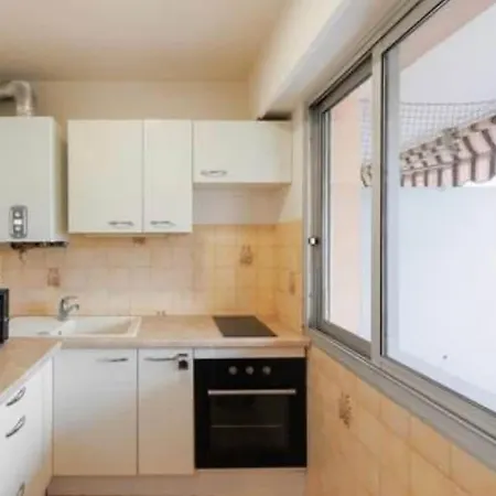 A 200m Des Plages Grand Ouvrant Sur Tres Large Terrasse Juan-les-Pins