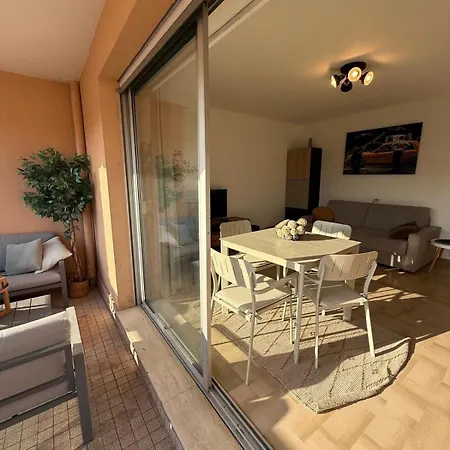 A 200m Des Plages Grand Ouvrant Sur Tres Large Terrasse Juan-les-Pins