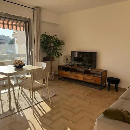 Apartment A 200m Des Plages Grand Ouvrant Sur Tres Large Terrasse