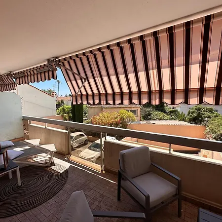 Apartment A 200m Des Plages Grand Ouvrant Sur Tres Large Terrasse *