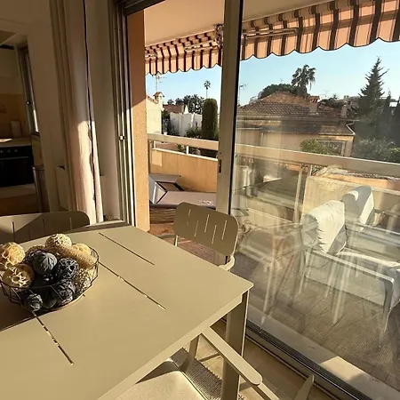 A 200m Des Plages Grand Ouvrant Sur Tres Large Terrasse Apartment